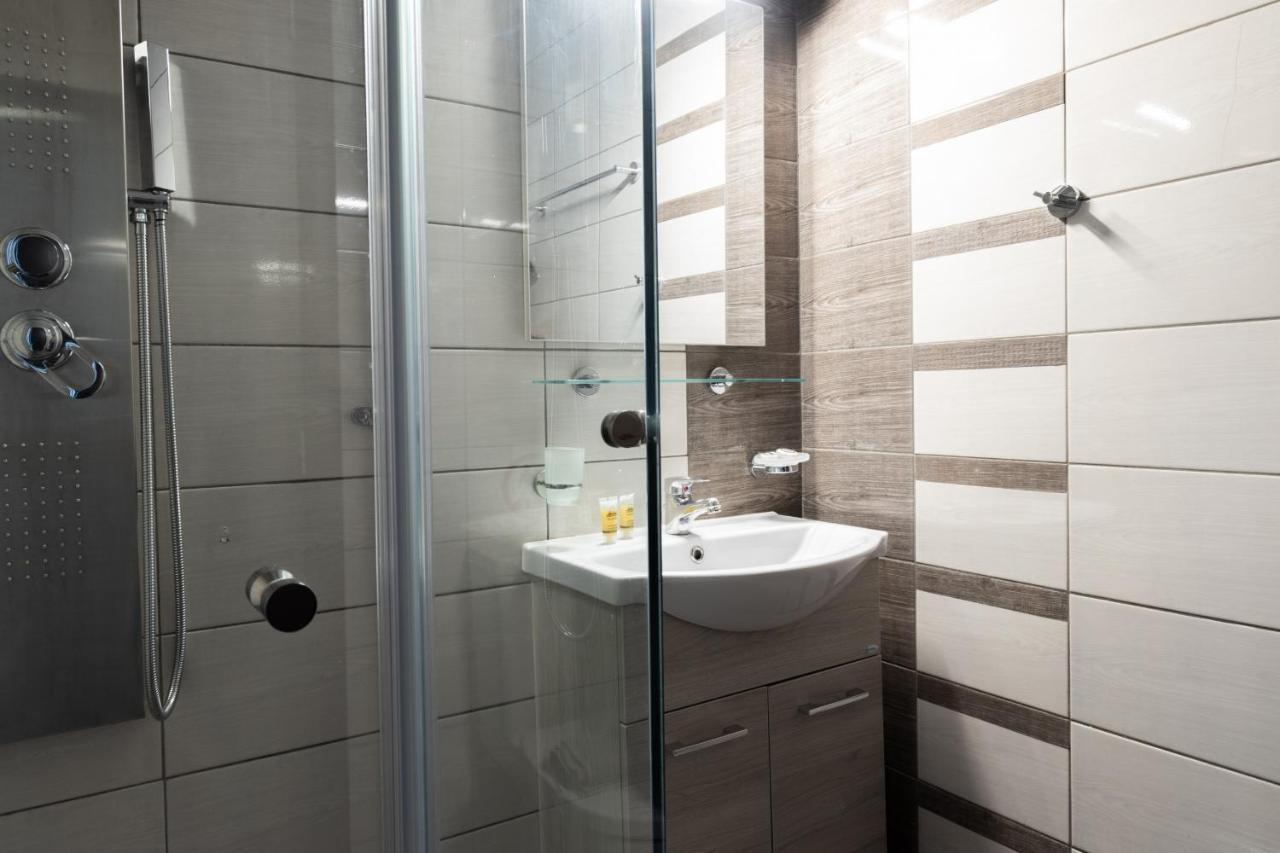 Modern Apt In Glyfada A Breath Away From The Sea - The View Atenas Exterior foto