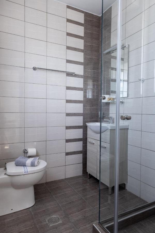 Modern Apt In Glyfada A Breath Away From The Sea - The View Atenas Exterior foto