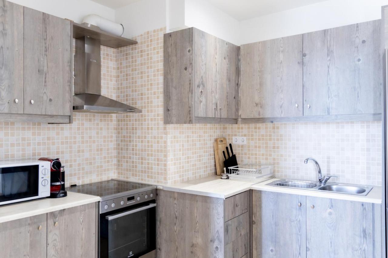 Modern Apt In Glyfada A Breath Away From The Sea - The View Atenas Exterior foto